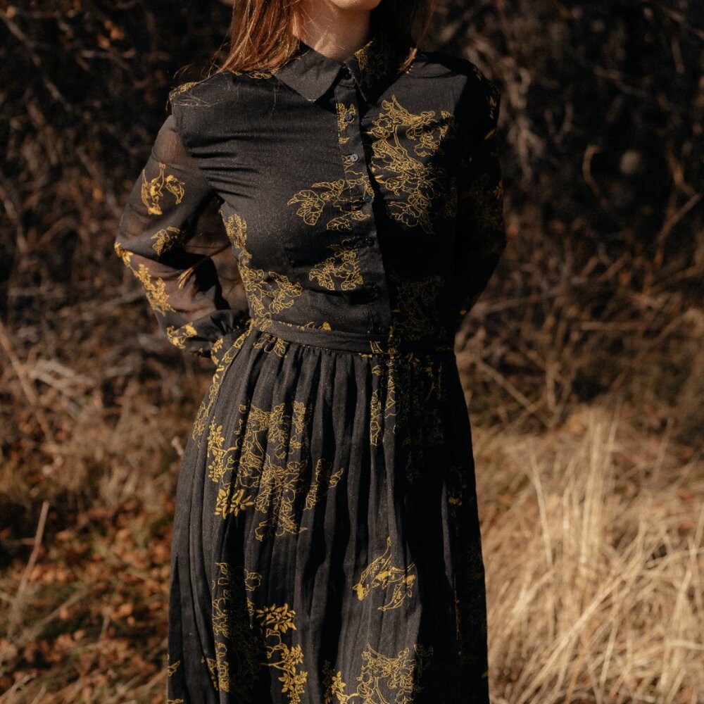Poet Dresses Black and Gold Floral Collared Pleated Midi Dress